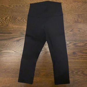 Lululemon high rise wunder under crop. Size 6